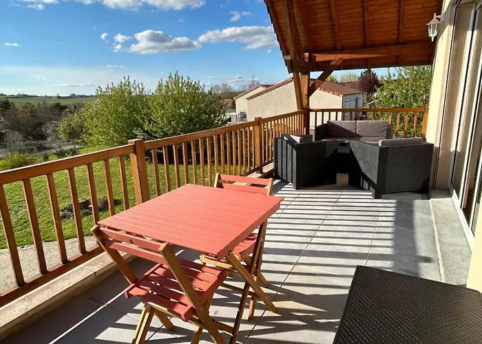 Maison Karmanor 3* Monthoiron